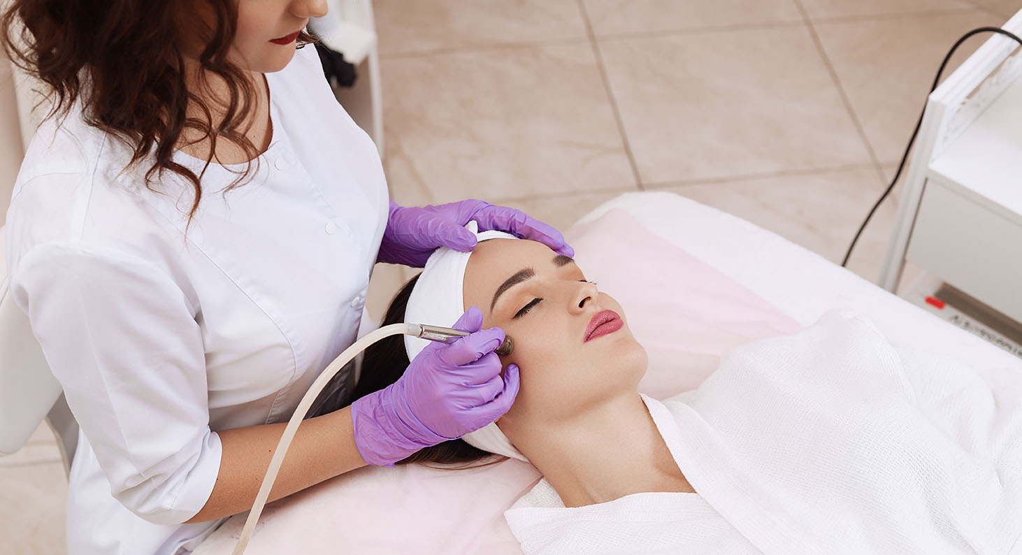 Best Professional Microdermabrasion Machines, Tips & Tricks (4) Best Professional Microdermabrasion Machines, Tips & Tricks (4)