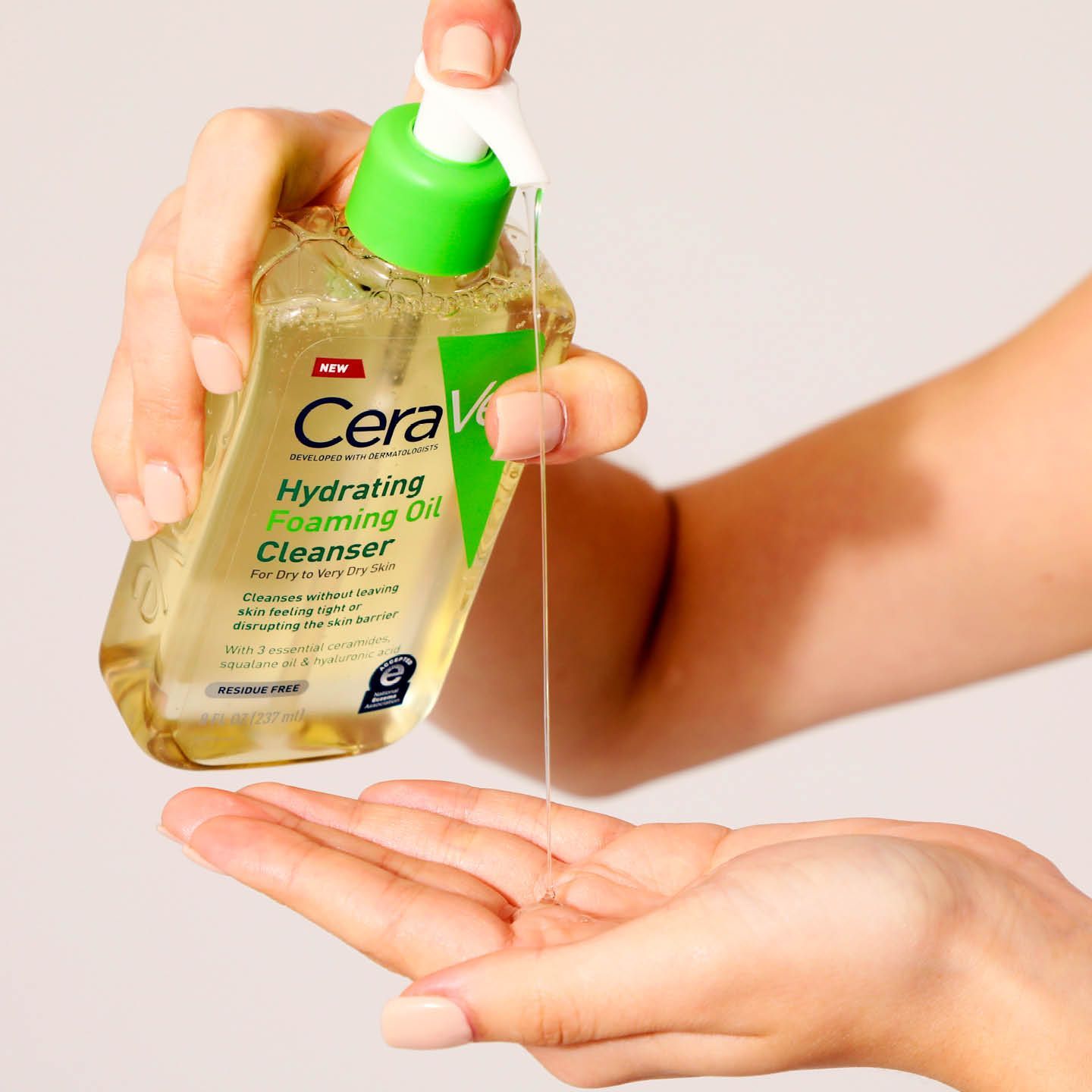 This Gentle Cleanser Removed All My Makeup And Sunscreen—And Left Me Glowing (5) This Gentle Cleanser Removed All My Makeup And Sunscreen—And Left Me Glowing (5)