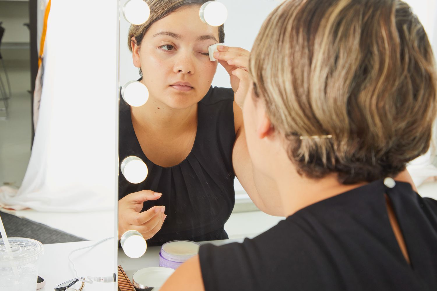 The 16 Best Makeup Removers That Won’t Irritate Sensitive Skin (14) The 16 Best Makeup Removers That Won’t Irritate Sensitive Skin (14)